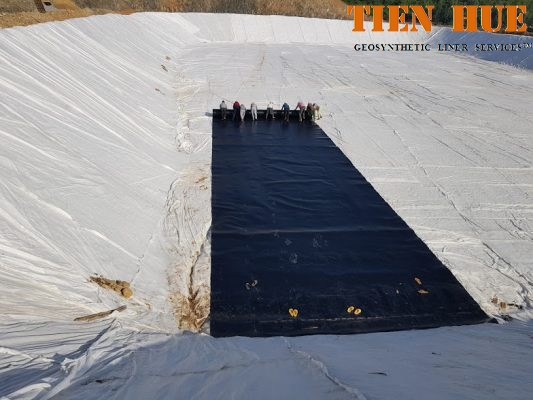 Màng chống thấm HDPE lót cho hồ xử lý rác thải