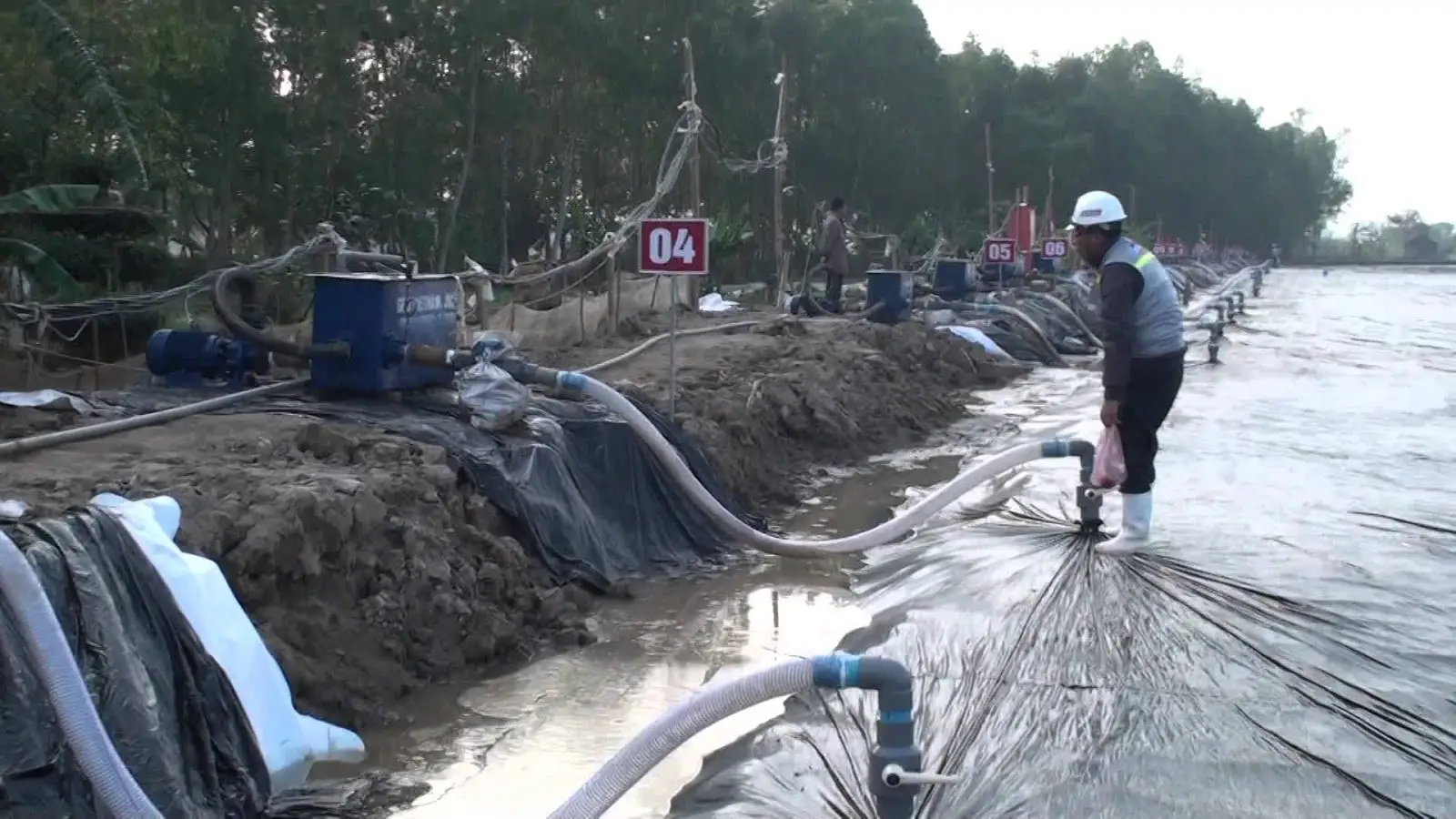 Màng HDPE có vai trò quan trọng trong việc ngăn ngừa xói mòn đất và nhiễm mặn