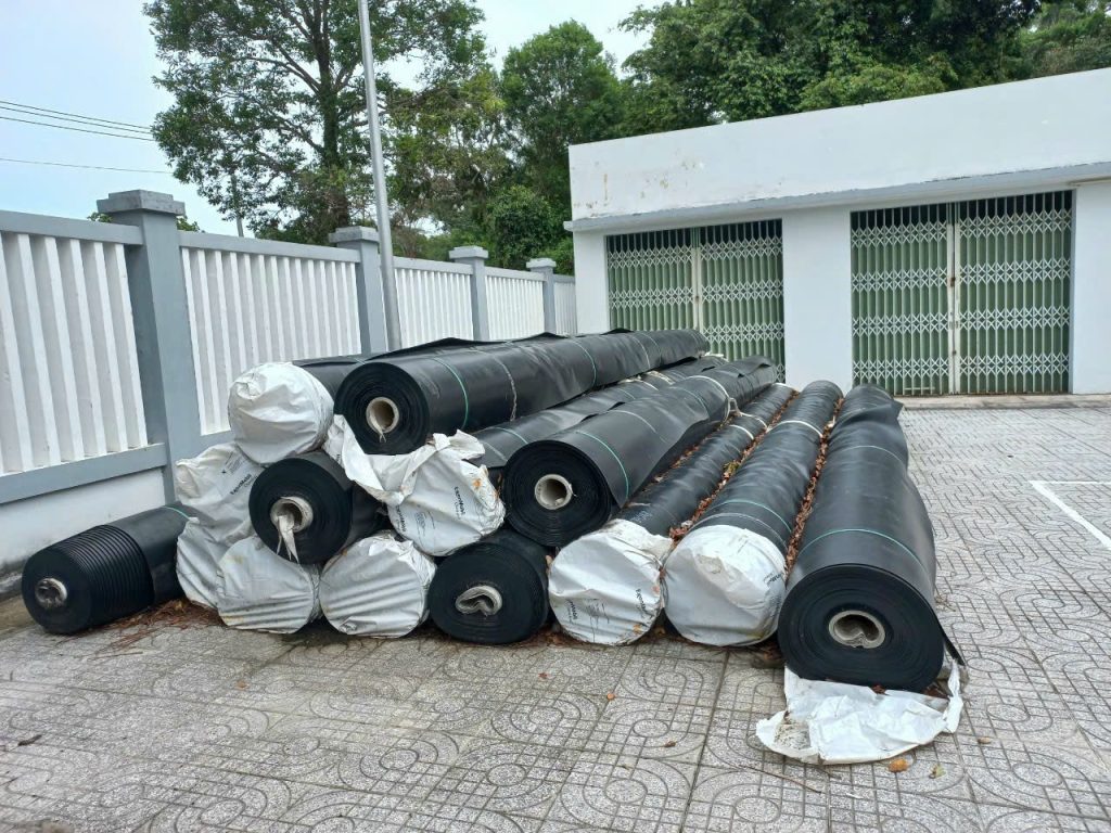 Thiết kế màng HDPE màu nhận diện công trình là cách để giám sát, ngoài ra còn mang tính thẩm mỹ cũng như đặc điểm của thương hiệu