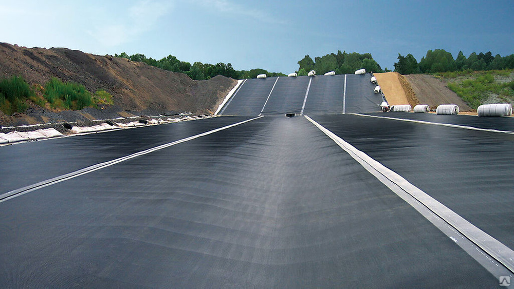 Vì các đặc tính tốt của màng HDPE nên được ứng dụng rộng rãi đặc biệt là hệ thống giao thông