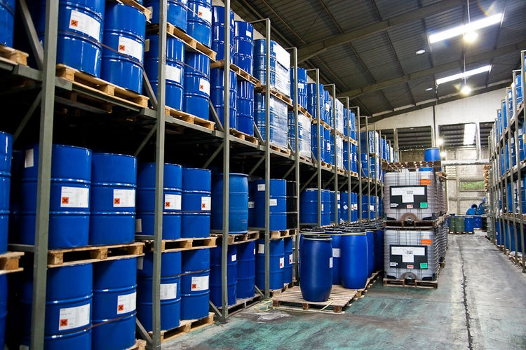 Việc lưu trữ nhiên liệu và hóa chất nguy hiểm là một thách thức lớn với các nhà máy vì chỉ cần rò rỉ nhẹ thì hậu quả cũng khôn lường