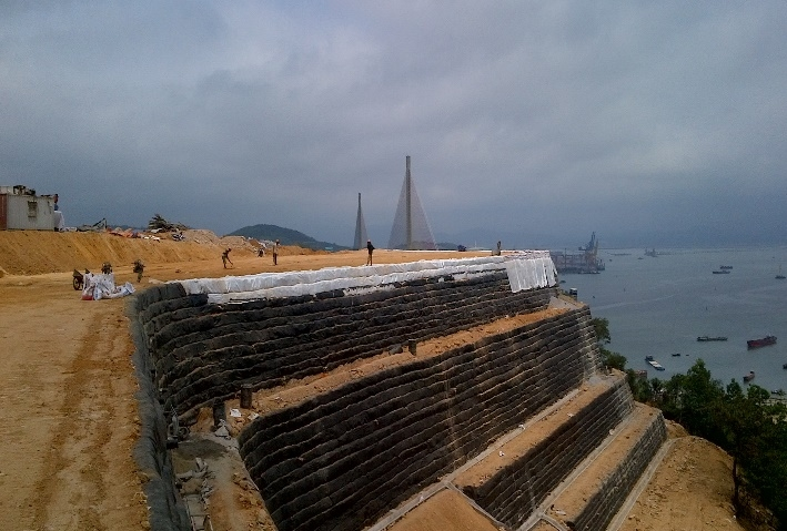 Vai trò của tường chắn đất kết hợp cảnh quan mang lại hiệu quả lớn đặc biệt là trong khâu chống sạt lở