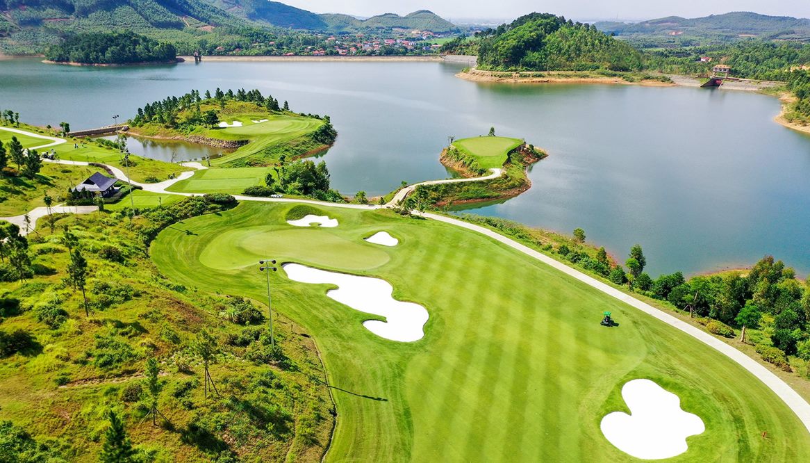 Hồ điều tiết nước là thứ không thể thiếu trong việc hoạt động của sân golf
