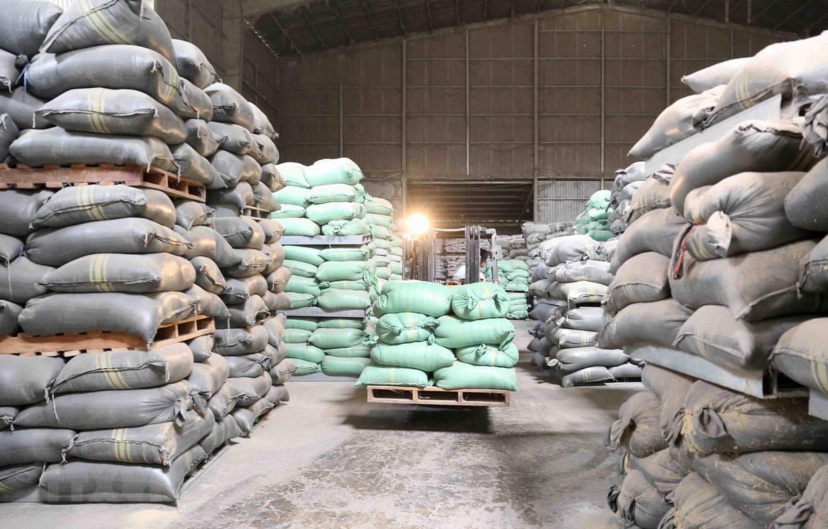 Màng HDPE được thiết kế có khả năng kháng xuyên thủng, tạo rào cản vật lý chắc chắn dưới sàn kho